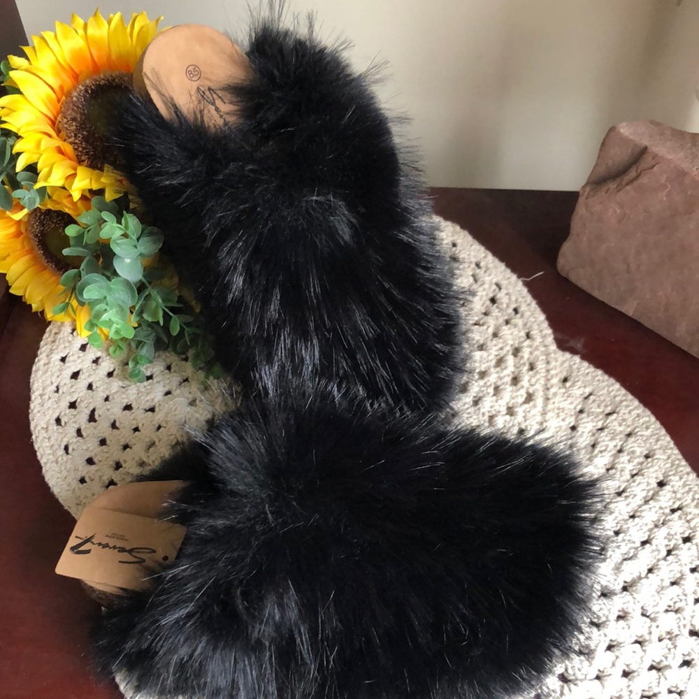 Women’s Black Fluffy Faux Fur Slip-On Mules Clogs